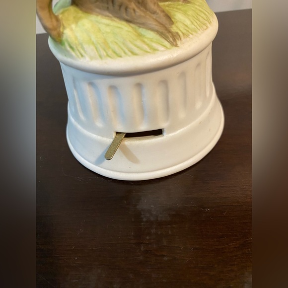 Vintage Sanyo turtle doves porcelain bisque musical rotating piece - Picture 10 of 10